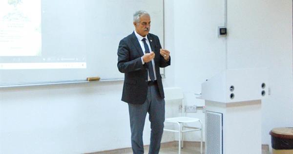 Mayor Hayri Orçan Delivers “Zero Waste” Presentation to EMU Faculty of Medicine Students